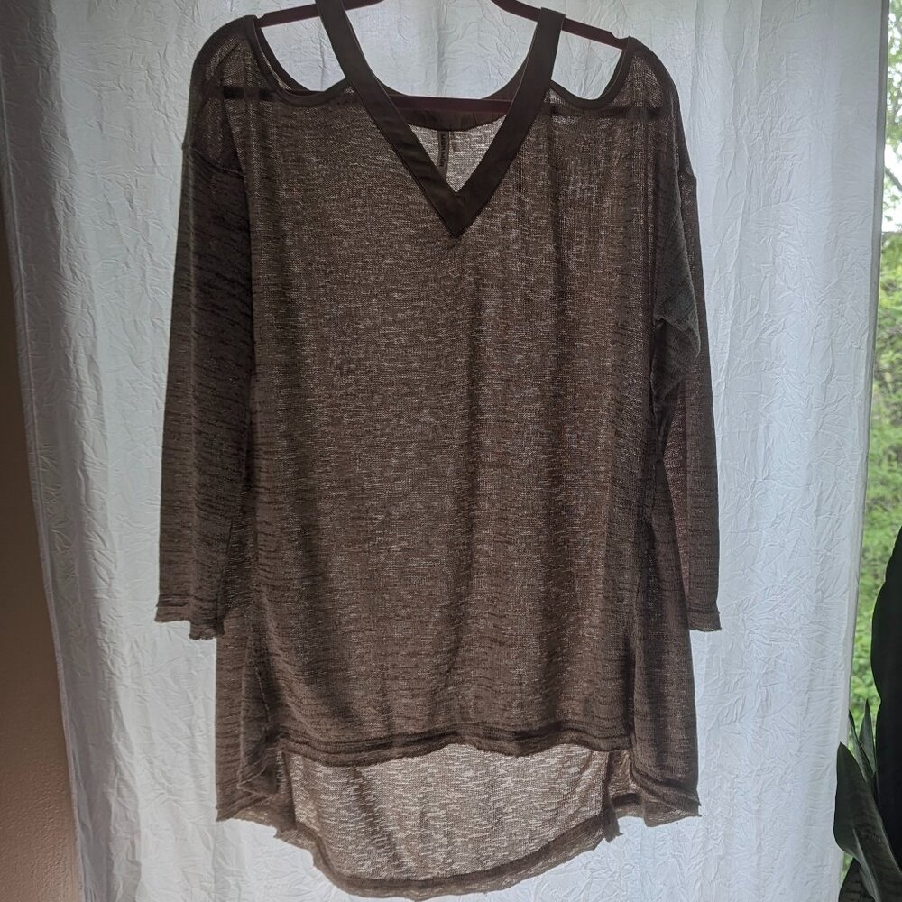 Mur Mur Size Medium Cold-Shoulder Tan Sweater